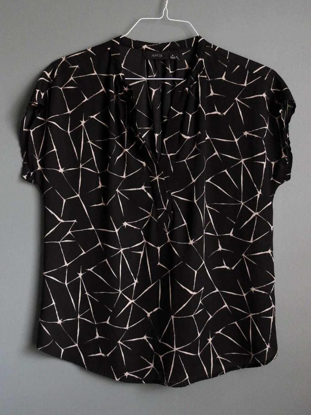Apt. 9 Flowy Business Top, Black & White Geometric - Size Medium